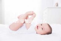 父母們掌握這4個技巧,輕松培養(yǎng)孩子睡嬰兒床的習慣