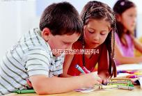 胎動總在右邊的原因有4個，和生男生女沒多大關系